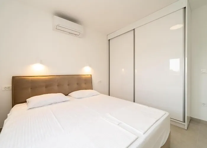 Aenona Sea View נין