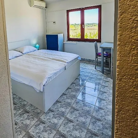 Aenona Sea View Apartment Nin