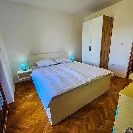 Aenona Sea View Apartment Nin
