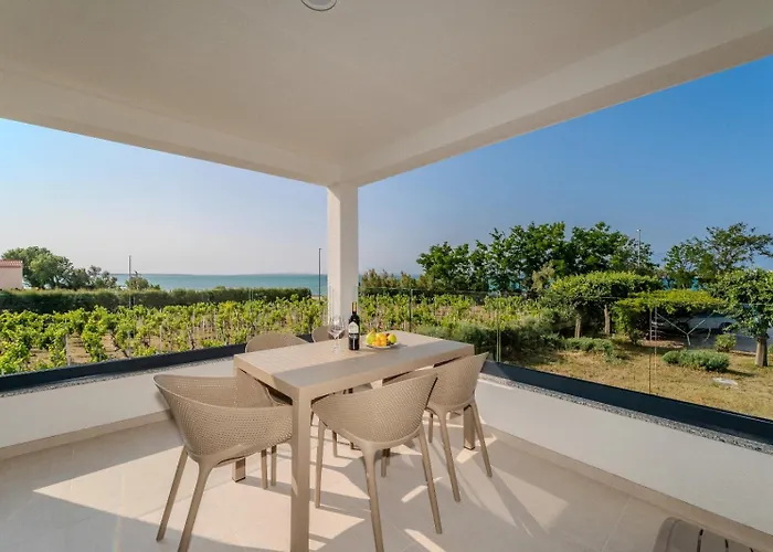 Aenona Sea View 아파트 닌