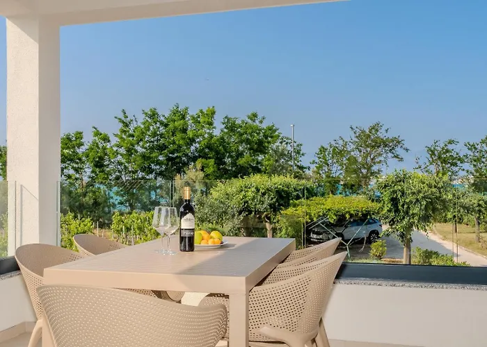 아파트 Aenona Sea View