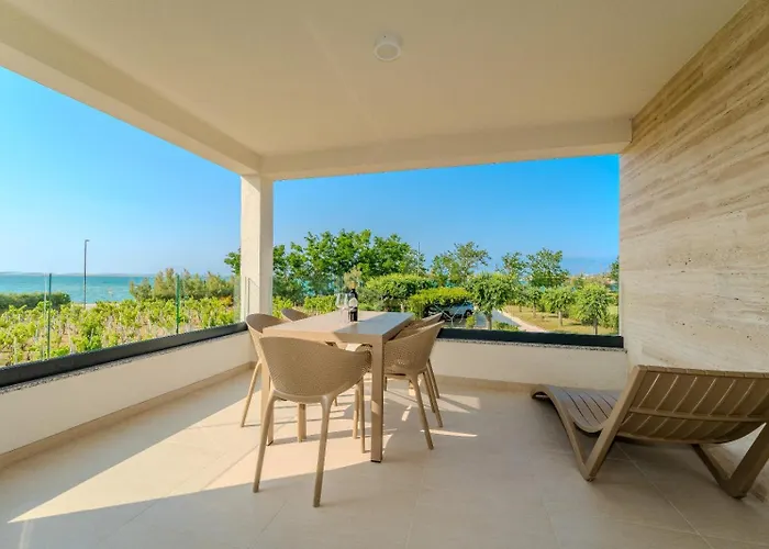 아파트 Aenona Sea View *