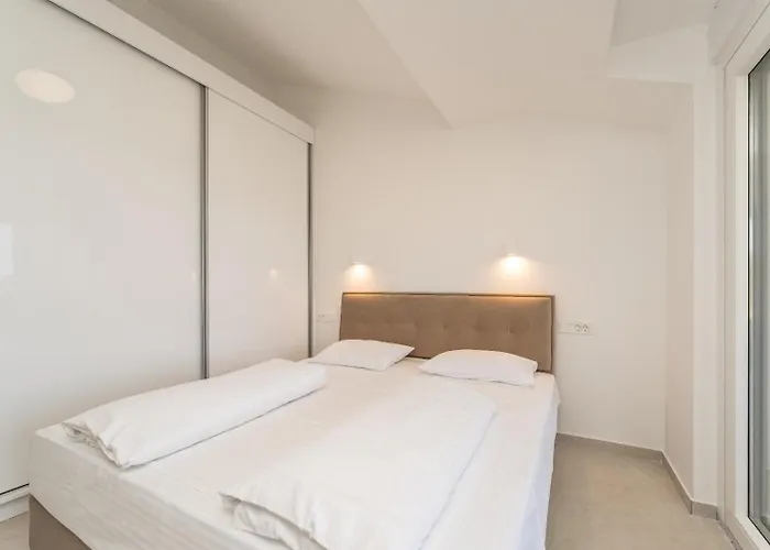 Aenona Sea View 아파트 닌